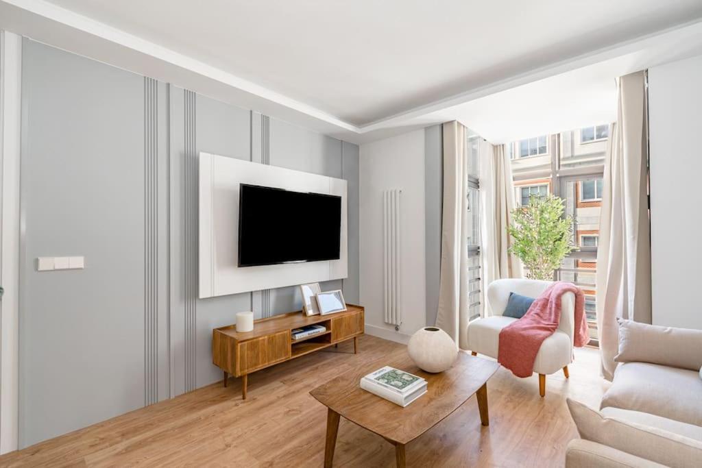 マドリードGran Via VI Calle Jacometrezo 2Br 2Bhアパートメント エクステリア 写真