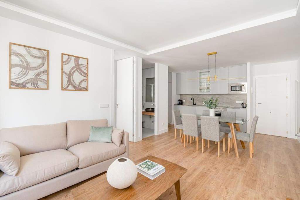 マドリードGran Via VI Calle Jacometrezo 2Br 2Bhアパートメント エクステリア 写真